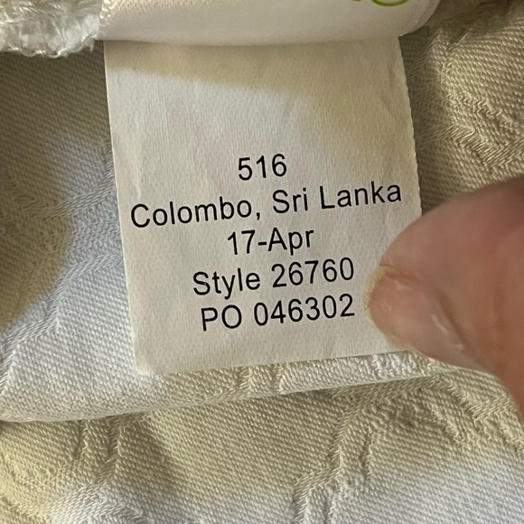 Lily Pulitzer Ellie Short 4” White Colorful Embroidered Pineapple 2 Tropical - Picture 8 of 11